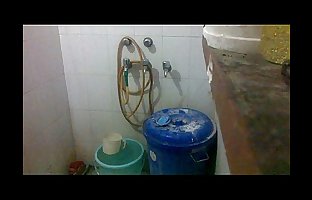 Indische Junge masturbieren in Dusche