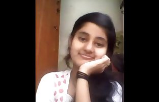 indyjski Nastolatek pokazując Jej Cycki