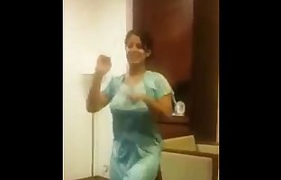 indiano zia danza con Grande Tette