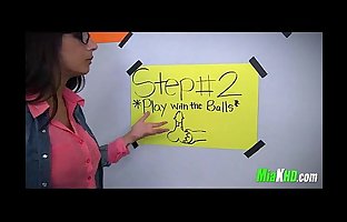 Mia Khalifa teaches her muslim friend how to suck cock_5 91