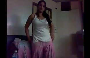 Indian Aunty Leaked Homemade Scandal with Hindi