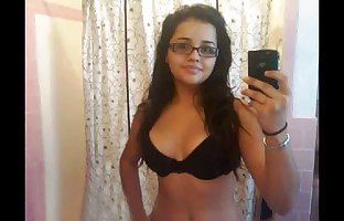 chubby girl friend nude selfie