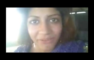 Quente indiana Menina flasing Ela Peitos e BUCETA para BF no carro