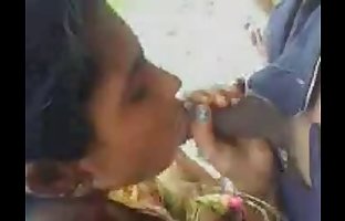 性感的 孟加拉 女孩 搞砸 在 室外