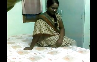 ziemlich Indische Tantchen Gefickt durch ältere Kerl auf versteckt cam