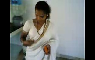 Tamil zeigen Titten in Küche