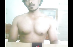 भारतीय आदमी दिखा रहा है अपने wank