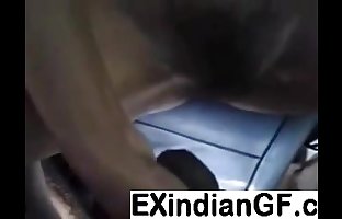 Indische paar ficken Im inneren Die AUTO in POV video