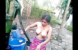 BANGLADESHI - Deshi Girl Bathing outdoor and Recording